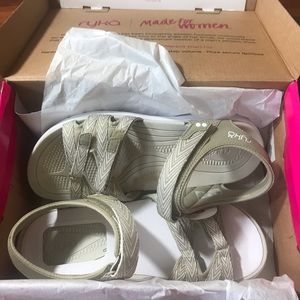 Ryka Savannah sandals 9.5 W wide new with box